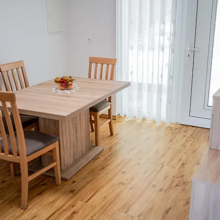 Ribnik Stari Trg * Lesicno