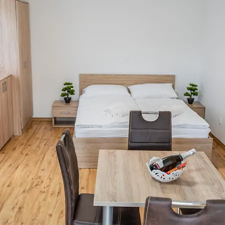 Ribnik Stari Trg * Lesicno