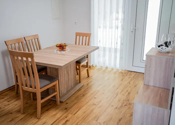 Ribnik Stari Trg * Lesično